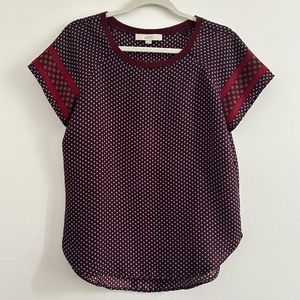 4/$25 Loft Scoopneck Dot Print Round Hem Short Sleeve Blouse in Burgundy size XS